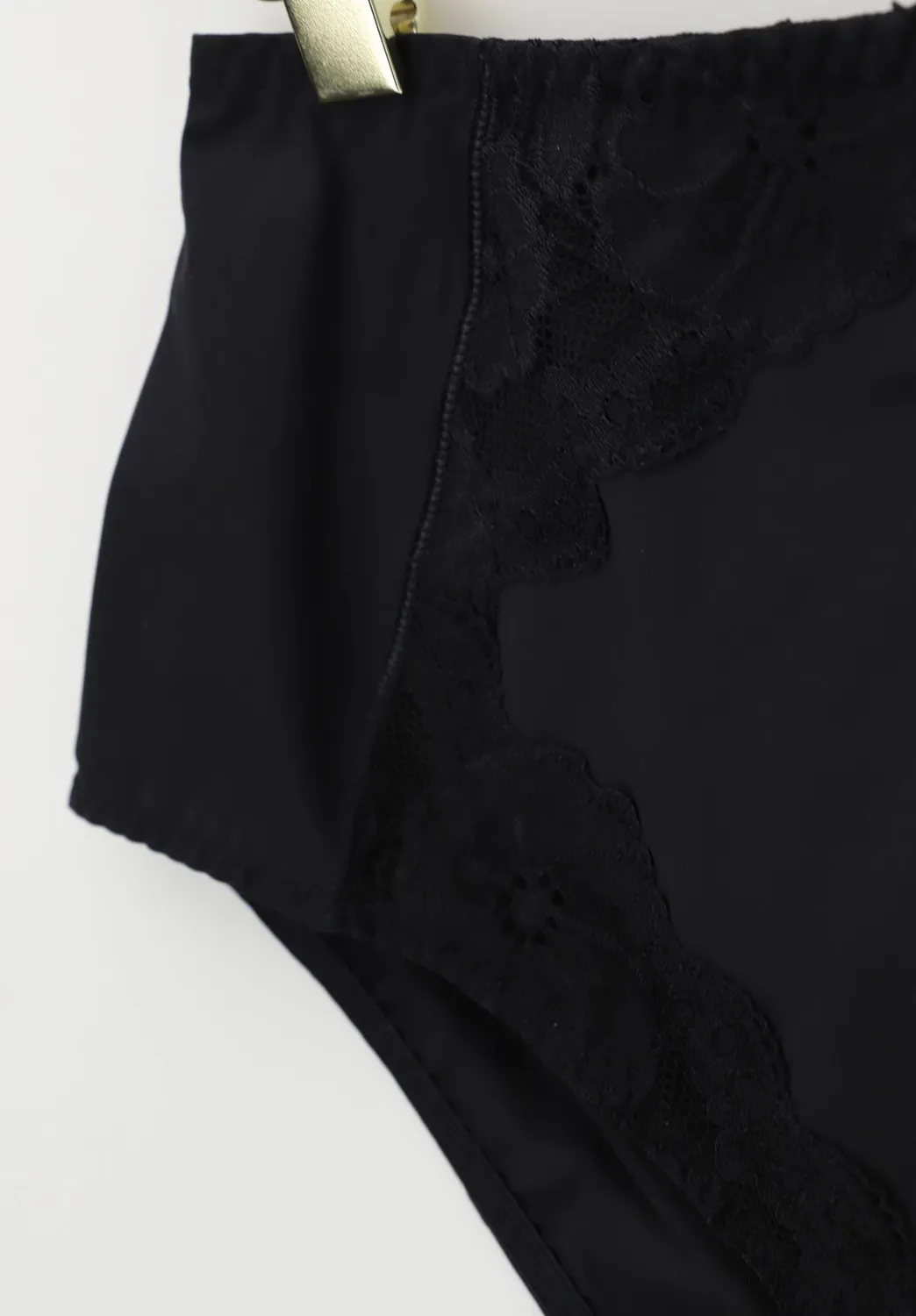 Lepel Belseno Pizzo 256 slip vita alta nero contenitivo