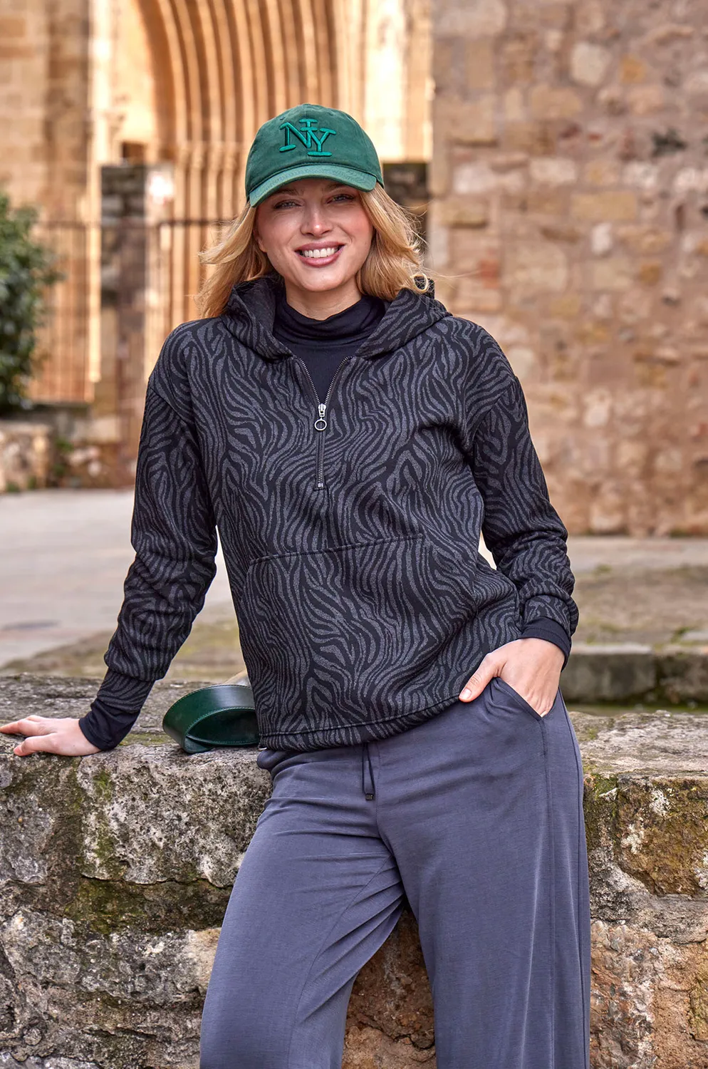 Janira Grey Zebra Hoody felpa con cappuccio zip